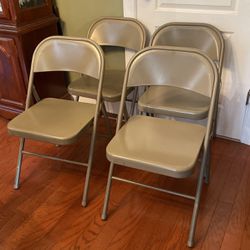 Set Of 4 Metal Folding Chairs. 