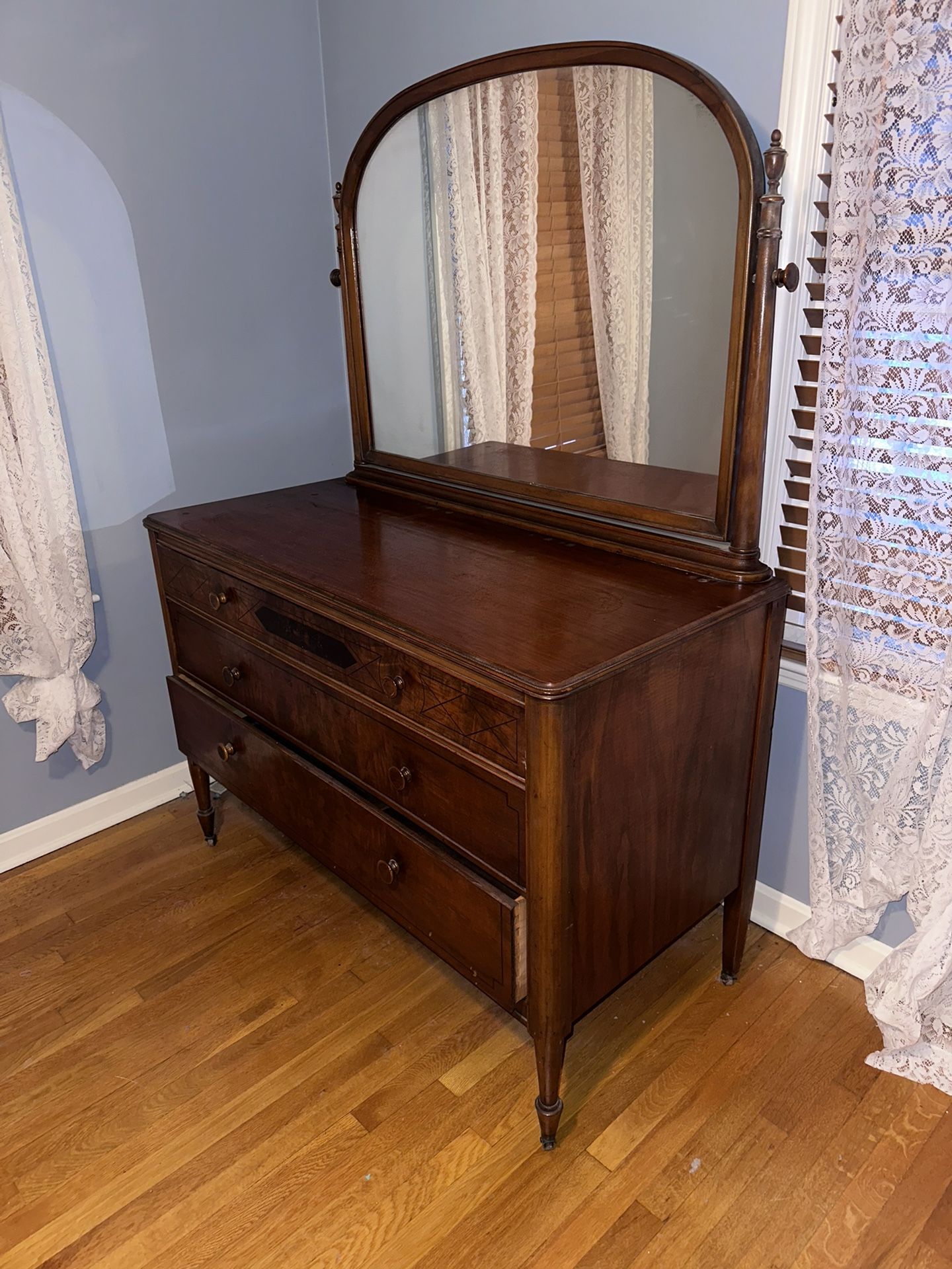 Vintage Antique Bedroom Dresser With Mirror