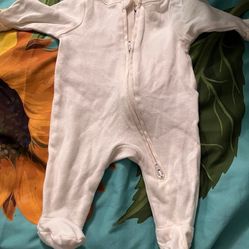 6 piece of Newborn boy and girl clothes