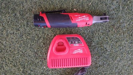 Milwaukee M12 FUEL Ratchet 3/8 High Speed Kit Complete NEW $150