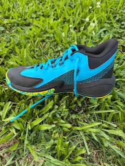 Black and Blue Basketball Curry shoe