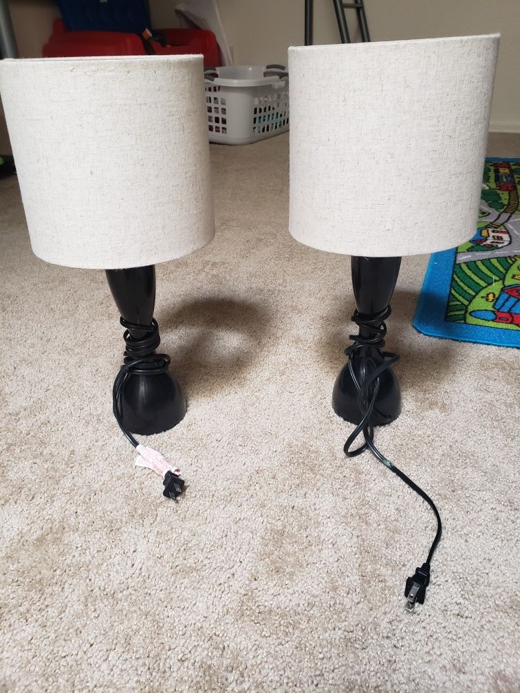 2 matching lamps