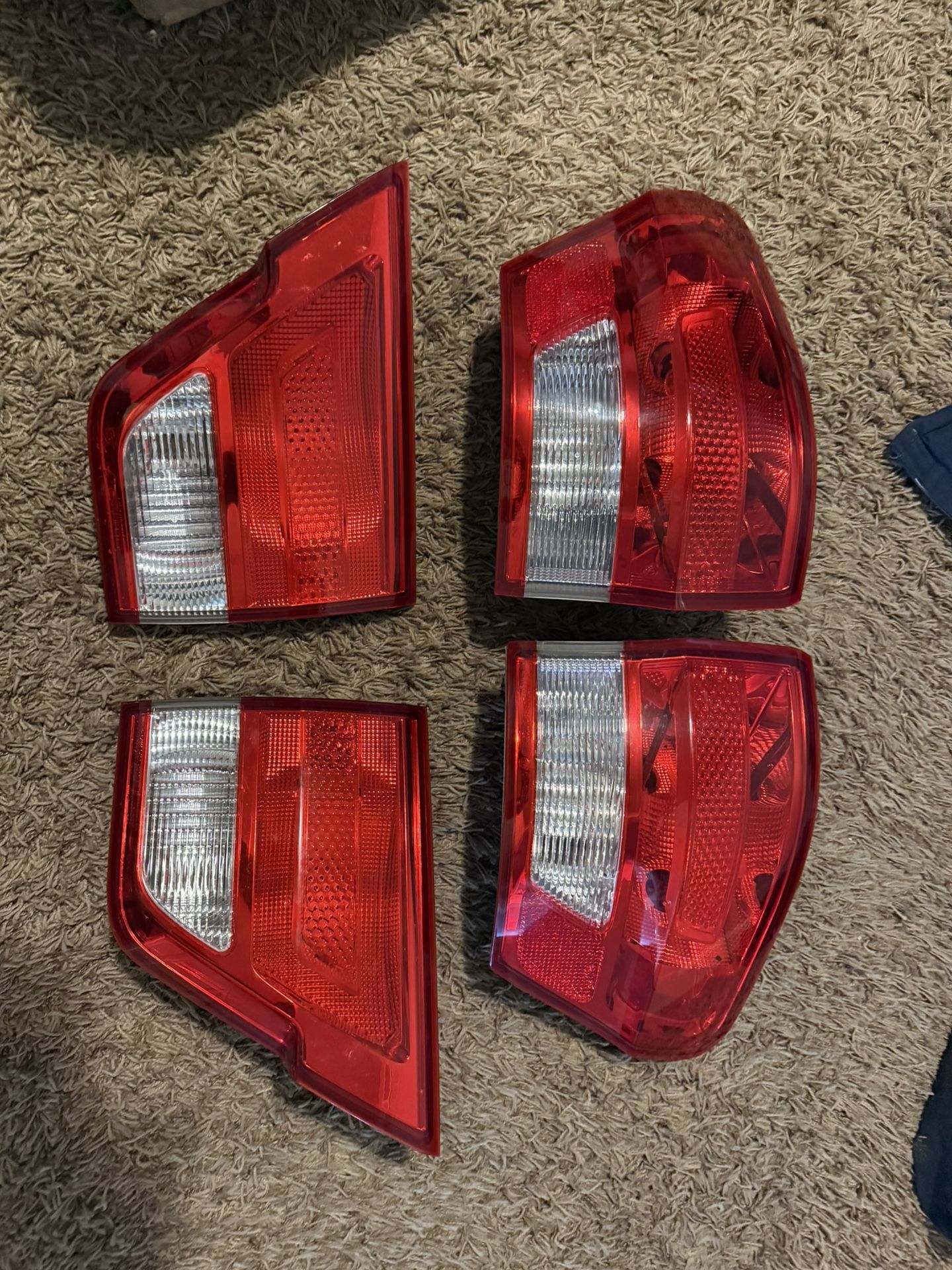 2012 Jeep Grand Cherokee Tail Lights