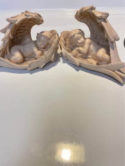  Sleeping Angelos Statuette  Cherubs (2 x) sleeping in its wings, statuettes beautifully drawn, work finished with care. Statuettes of Angelots for me