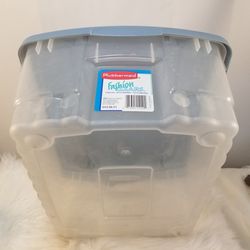 Rubbermaid Storage Tub with lid 4.5 gal