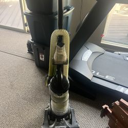 Eurêka Bagless Upright Vacuum