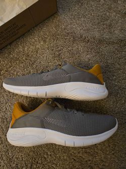 Nike mens Flex experience, size 12,NIB