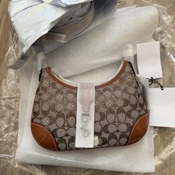 Coach Hamptons Hobo Bag In Crystal Signature Jacquard - Burnished Amber