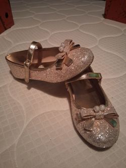 Champagne/Gold Shoes/Zapatillas Size 3