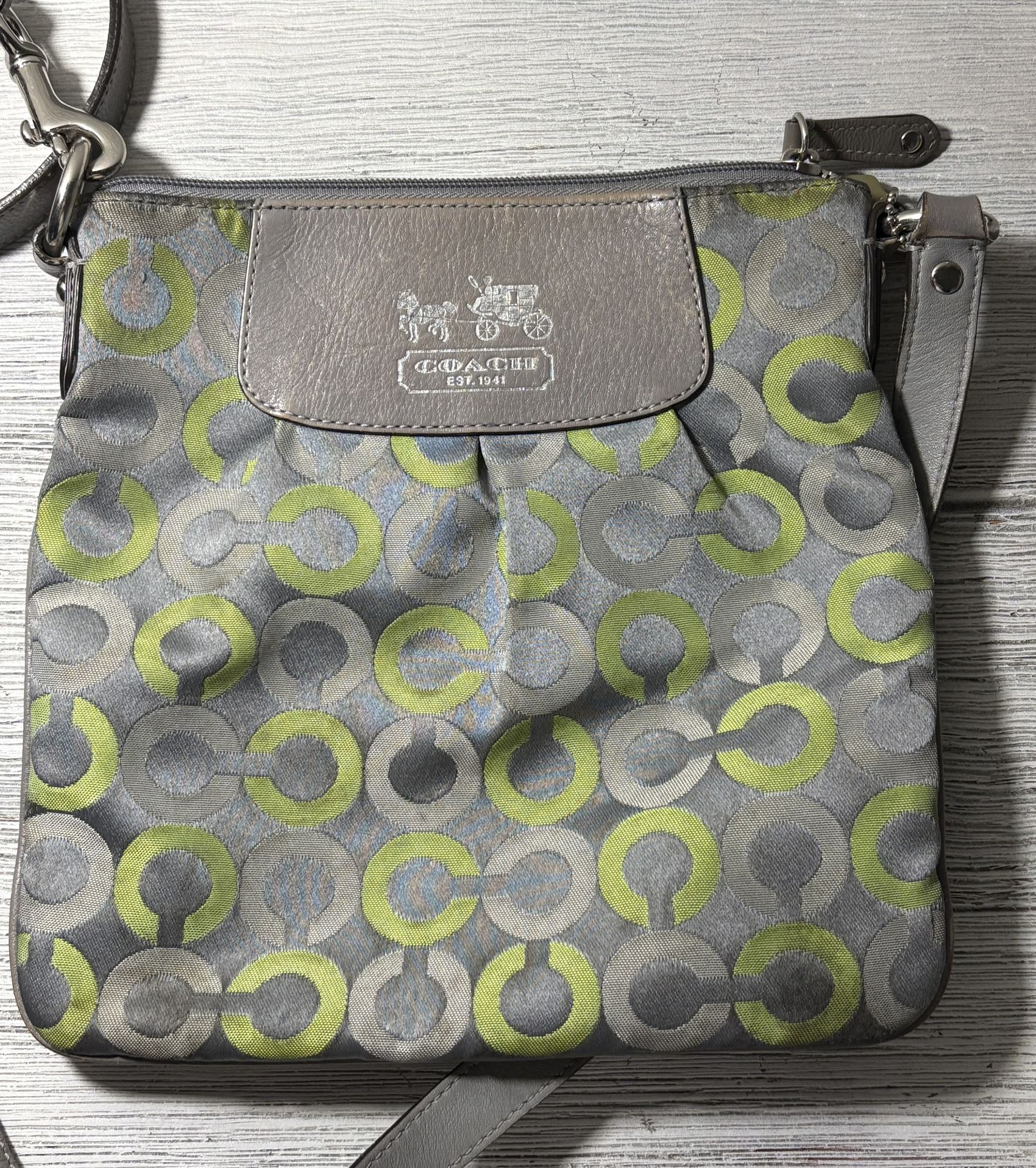 “Like new” AUTHENTIC Coach Madison Op Art Signature Messenger Swingpack Crossbody Handbag!