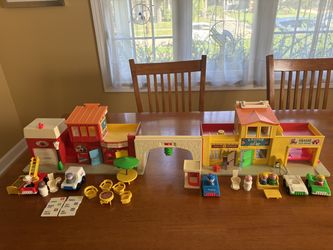Vintage 1973 Fisher Price Little People Village #997