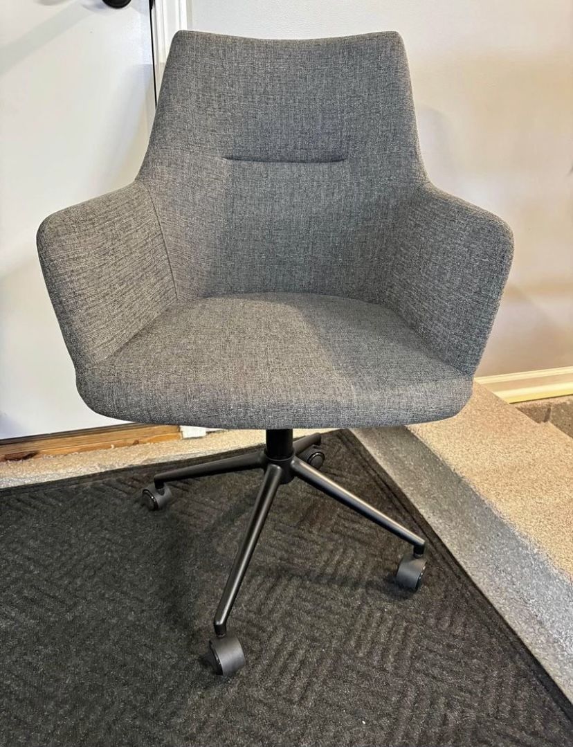 Stylish Mid-century Office Chair