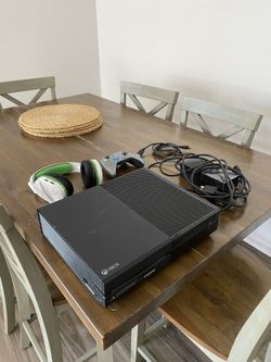 Xbox One + Controller + Turtle Beaches