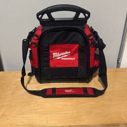 Milwaukee PACKOUT 15 in. Structured Tool Bag