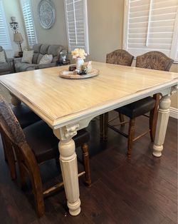 Free dining table