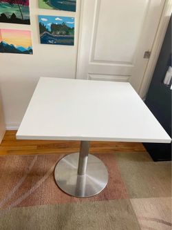 White Table And Chairs