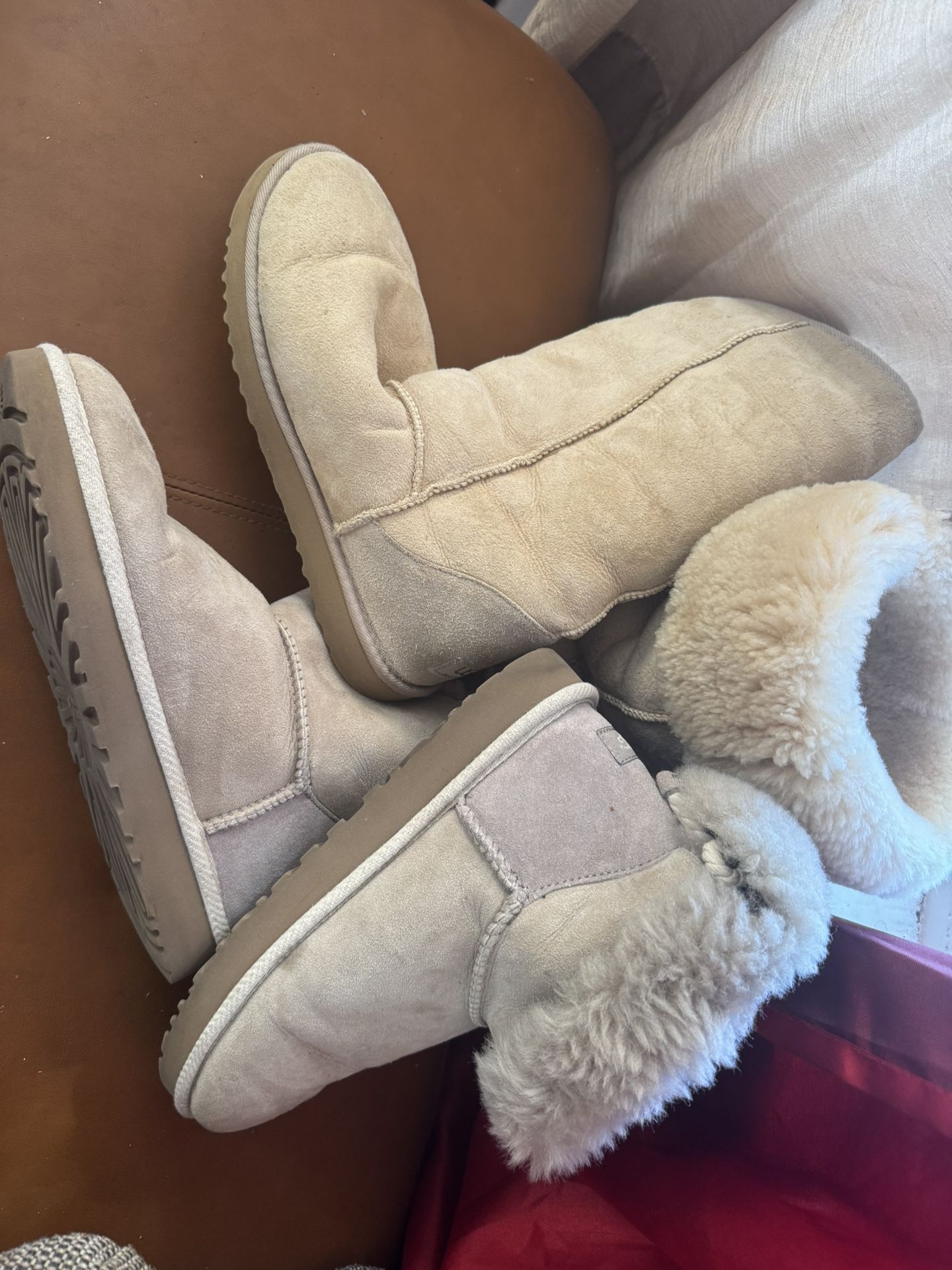 Dos Pares Ugg Boots 