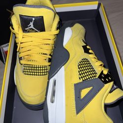 USED Jordan 4 Retro Lightning 