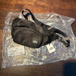 Alo Explorer Fanny Pack