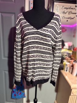 NWOT v neck striped sweater