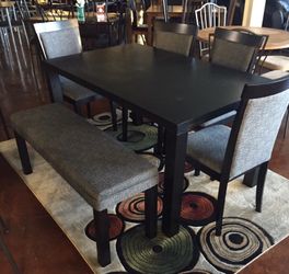 Brand new 6 Piece Dinette Set !⭐️⭐️