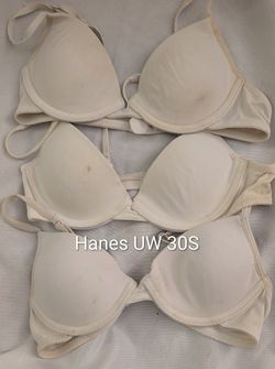 3 Hanes White Underwire Bras 30S
MHH126, 82% Nylon, 18% Spandex. Lots Of Wear Left. Lightly Padded