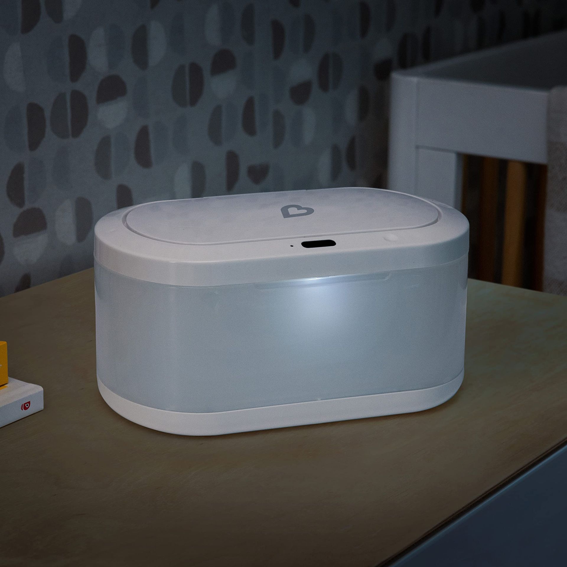 Munchkin Touch Free Baby Wipe Warmer W Nightlight & Motion Sensor , White