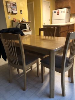 Kitchen Table with 4 Chairs.