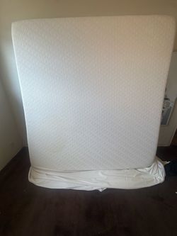 King Size Memory Foam Mattress - Excellent Condition / Clean
