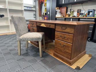 Free- Office desk with chair