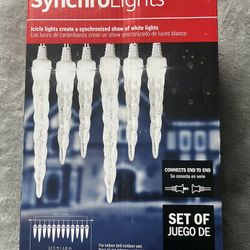 LED   Indoor/ Outdoor Lightshow Synchrolights 12 White Icicles 11 Ft Length 