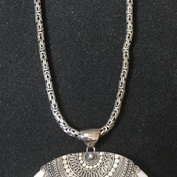 Stunning Shell Pendant And Chain