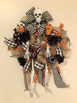 Skeleton Halloween Wreath
