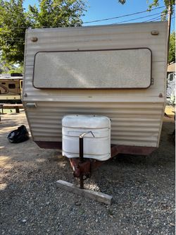 1986 29 ft Shasta Trailer