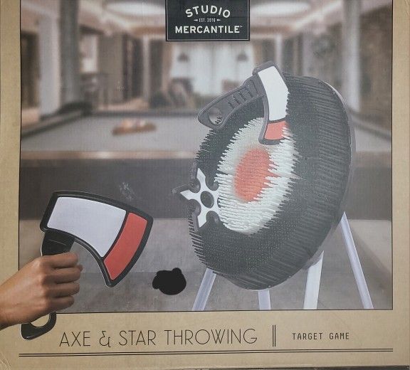 Brand New Studio Mercantile Ax & Star Throwing Yard Game(JUST TOYS NOT REAL)