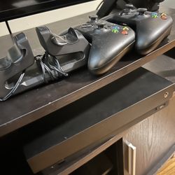 1TB Xbox One X - Black w/ Multiple Accessories 