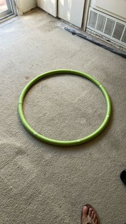 2 Hula Hoops