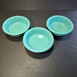 Fiesta Classic Rim Large Serving Bowl, 40oz (8.25") – Durable Ceramic, Lead-Free, Dishwasher/Microwave/Oven Safe – Made in USA Dinnerware - Turquoise