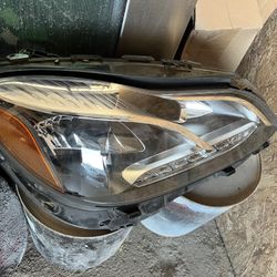 Passenger Headlight For E350 