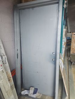 STEEL DOOR
