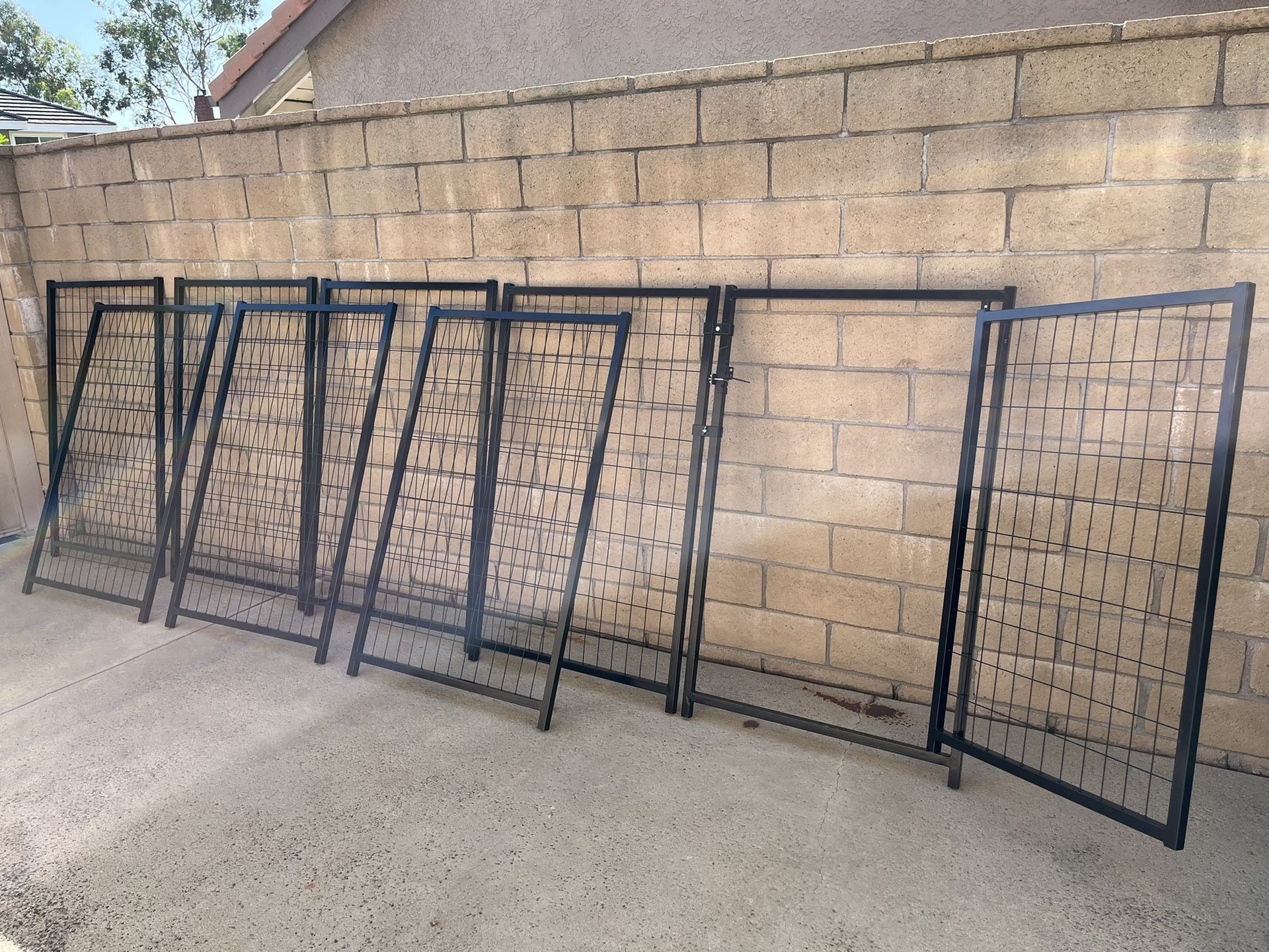 8 Panel Black Metal Pet Enclosure