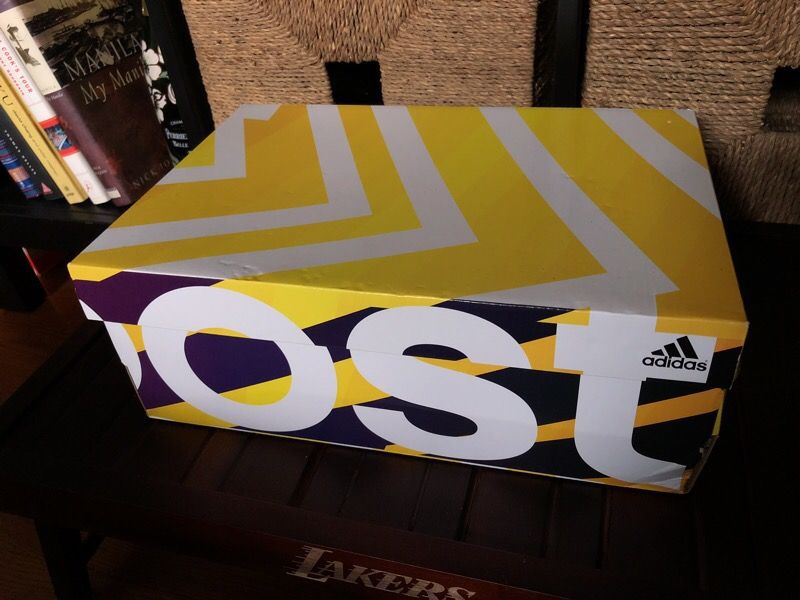 ultra boost box adidas 21 White Iridescent Cage It has a supportive fit adidas PRIMEKNIT upper body Adidas Ultra Boost 3.0 Oreo