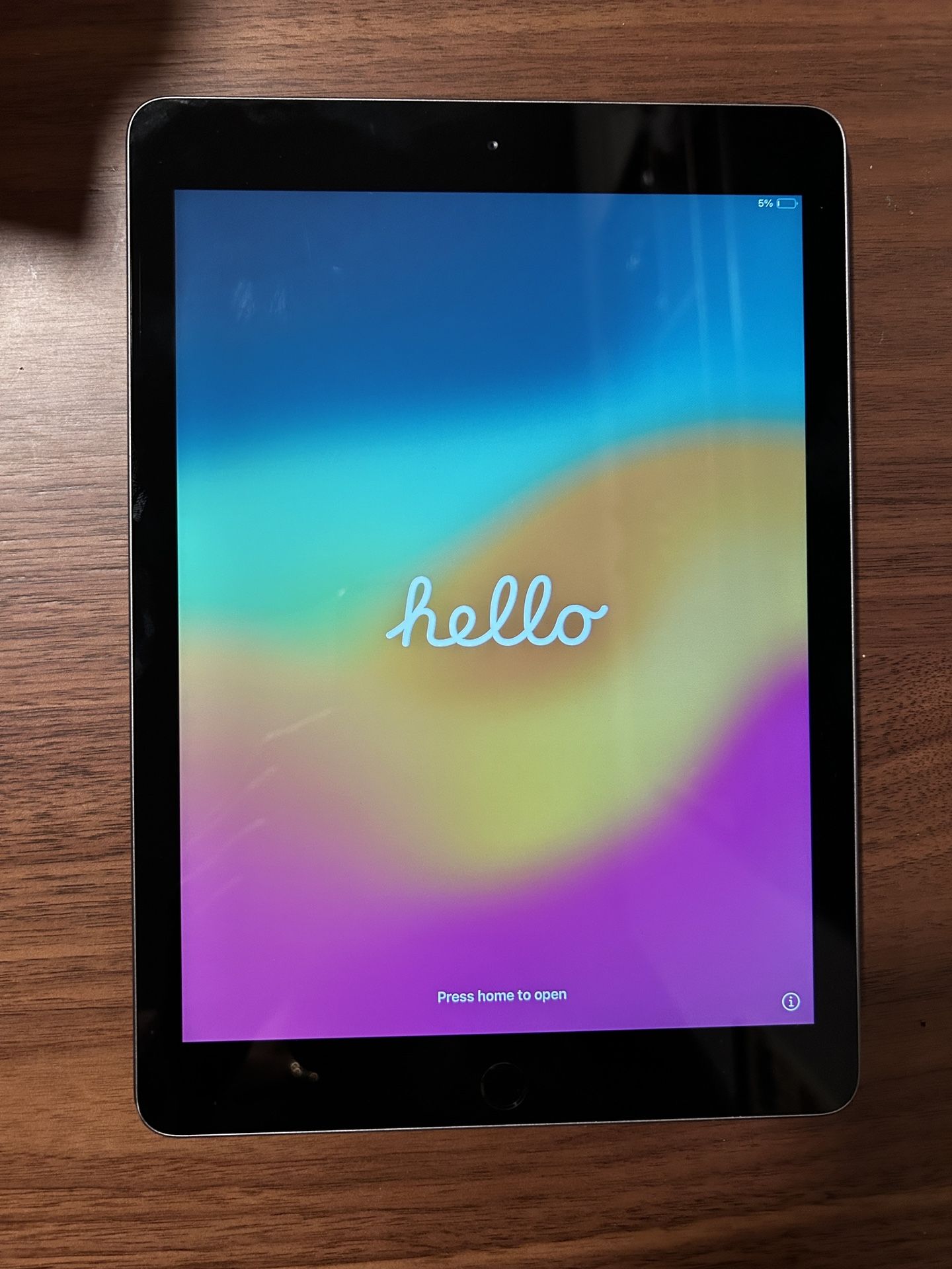 iPad 6th Gen 32gb (with case)