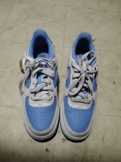 Blue and white are forses