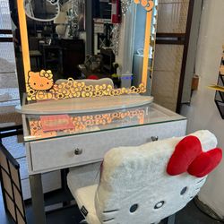 Vanity Hello Kitty. 