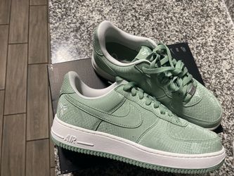 9.5 men Kobe Air Force 1 brand new in box