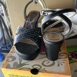 Women’s shoes size 10