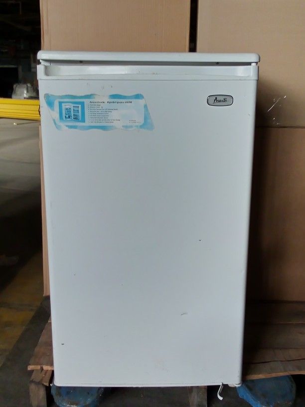 Avanti Mini Fridge