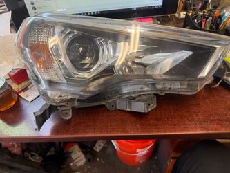 Right headlamp for 2018 Toyota 4runner headlamps