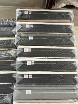 •  Elite Bamboo Luxe  Queen   12” pillow top.      New mattress in a plastic sealed.     We offer same day delivery  Venta de colchones  ☎️📲call or T